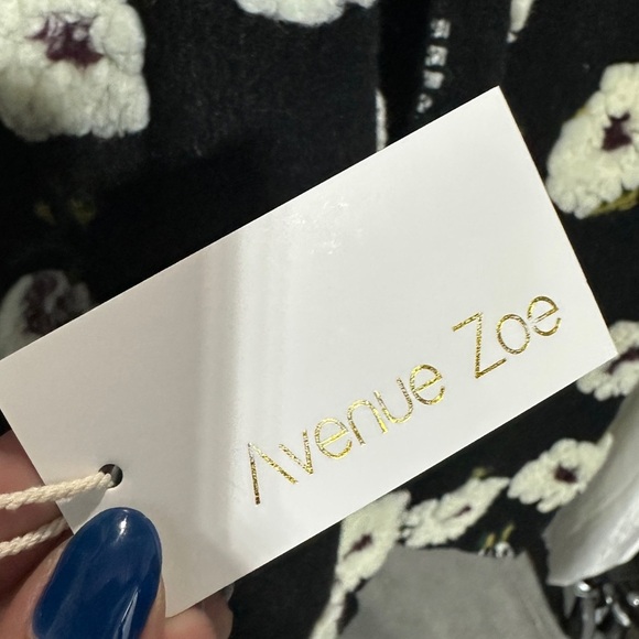 Avenue Zoe | Thick Floral Pattern Kimono - Picture 4 of 4